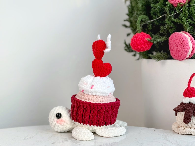 Crochet Valentine Turtle Cupcake