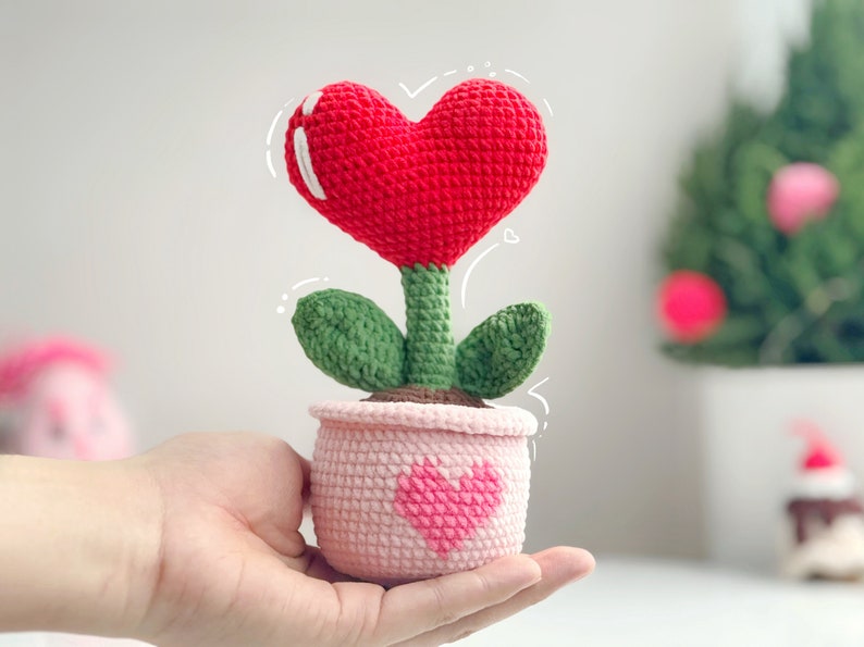 Crochet Valentine Heart Plant