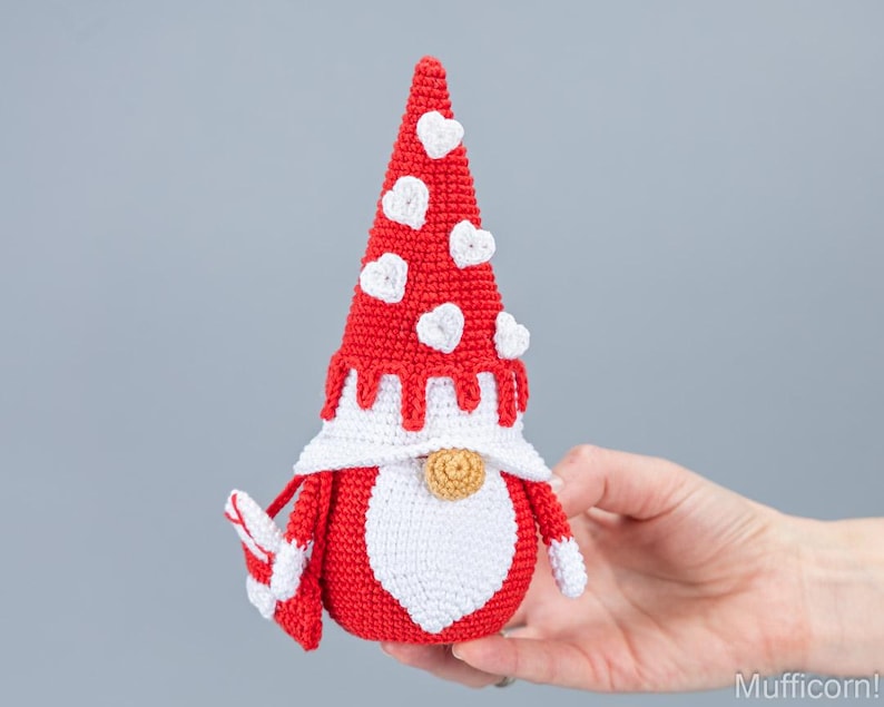 Crochet Valentine Gnome Heart Envelope