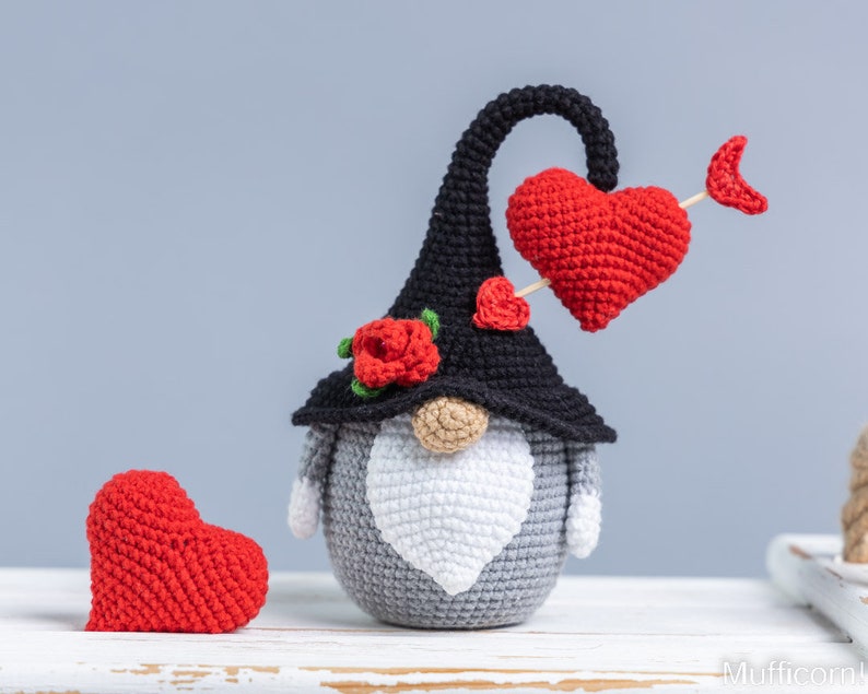Crochet Valentines Gnome Amigurumi