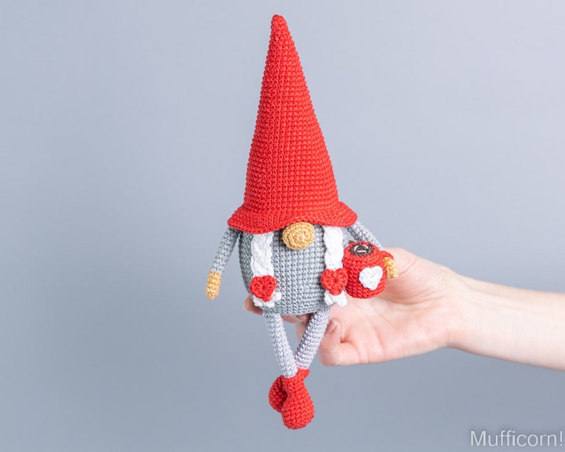 Crochet Valentine Gnomes with Cups
