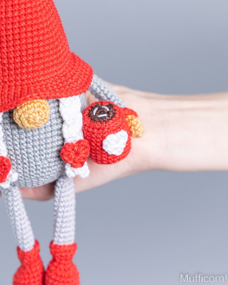 Crochet Valentine Gnomes with Cups