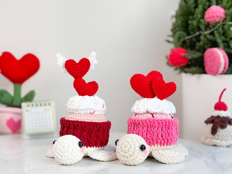 Crochet Valentine Turtle Cupcake