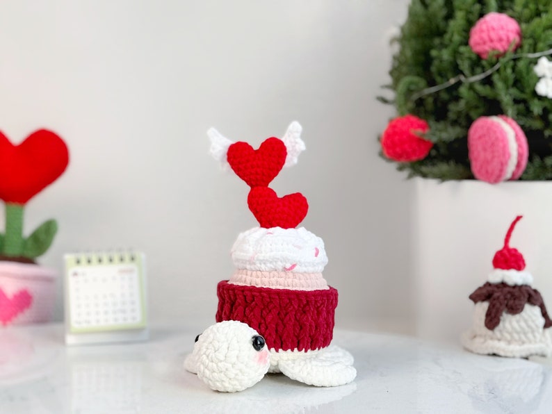 Crochet Valentine Turtle Cupcake