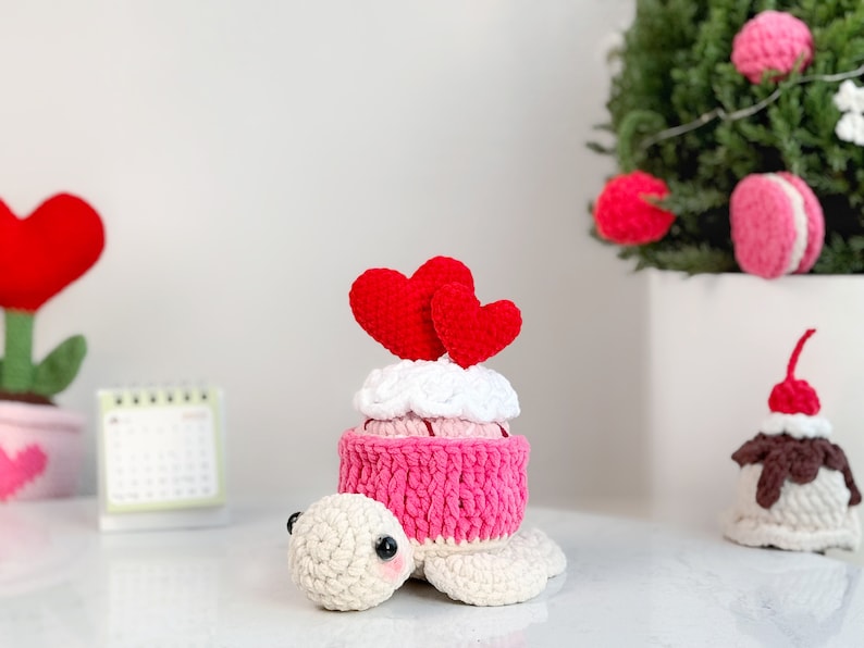 Crochet Valentine Turtle Cupcake