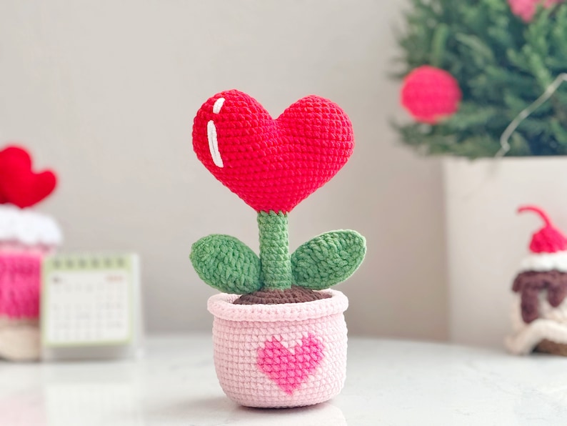 Crochet Valentine Heart Plant
