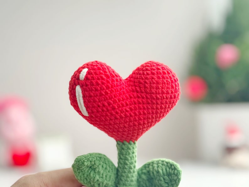 Crochet Valentine Heart Plant
