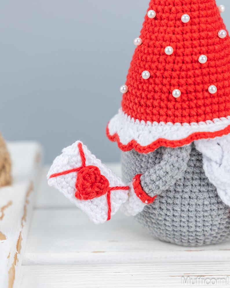 Crochet Valentine Gnomes Couple in love
