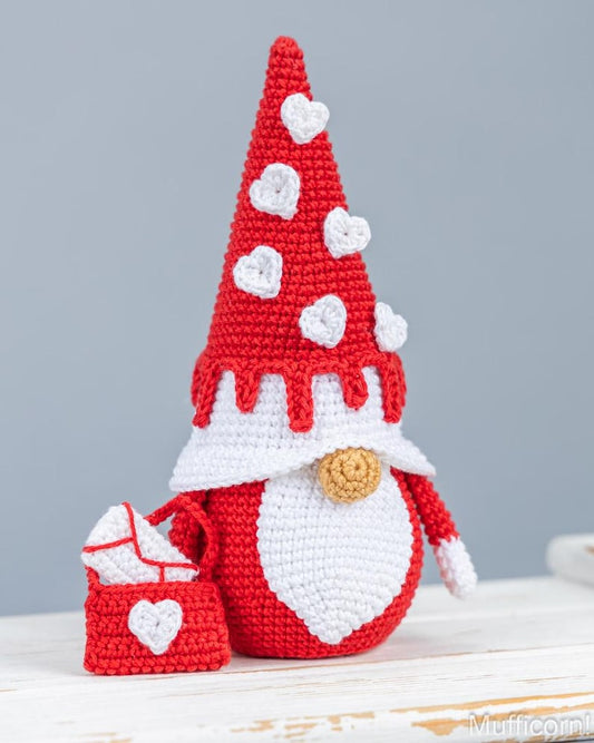 Crochet Valentine Gnome Heart Envelope