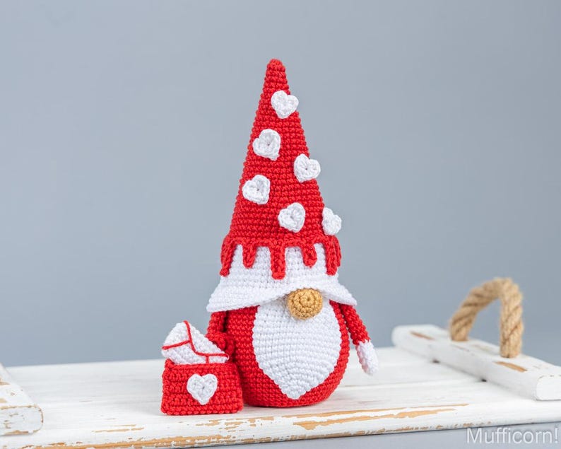 Crochet Valentine Gnome Heart Envelope